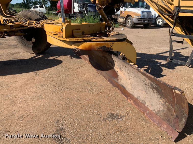 image for item DM7861 2001 Caterpillar 140H  motor grader