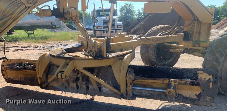 image for item DM7861 2001 Caterpillar 140H  motor grader