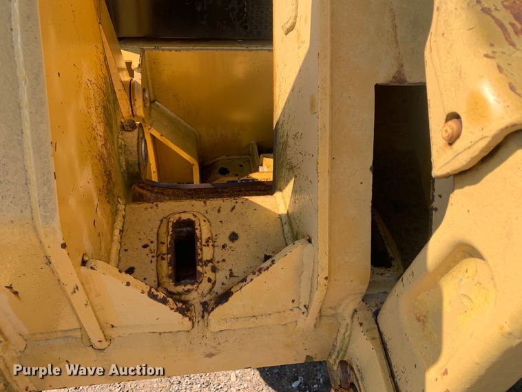 image for item DM7861 2001 Caterpillar 140H  motor grader