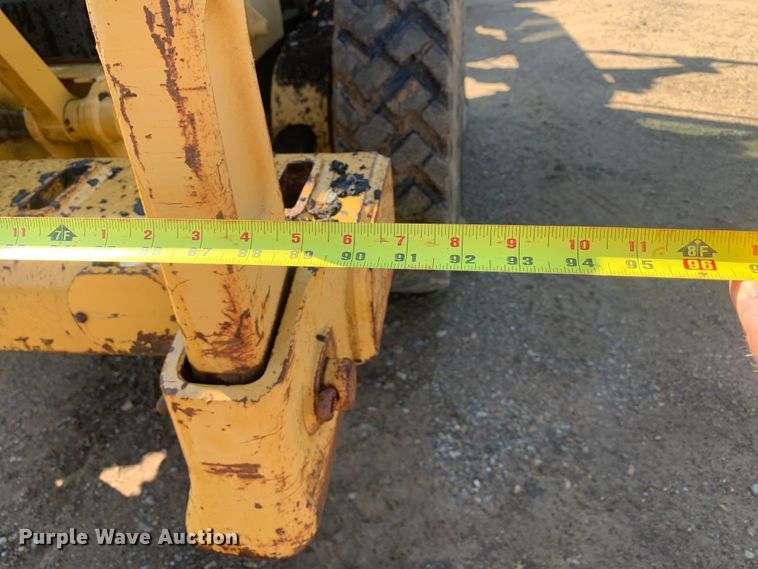 image for item DM7861 2001 Caterpillar 140H  motor grader