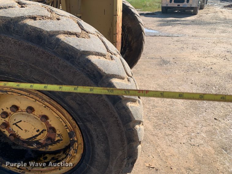 image for item DM7861 2001 Caterpillar 140H  motor grader