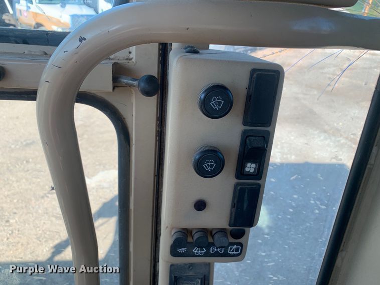 image for item DM7861 2001 Caterpillar 140H  motor grader