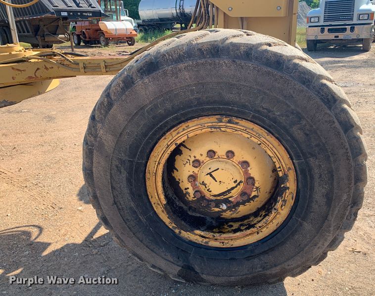 image for item DM7861 2001 Caterpillar 140H  motor grader