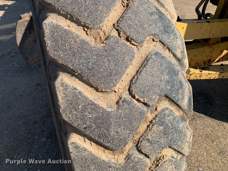 image for item DM7861 2001 Caterpillar 140H  motor grader