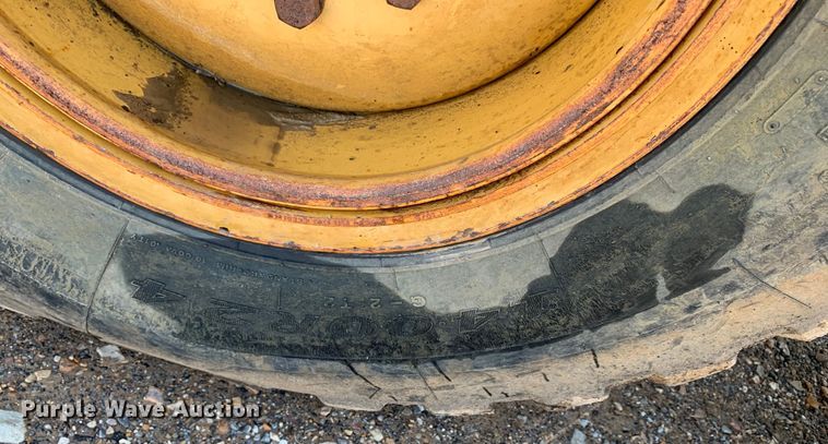 image for item DM7861 2001 Caterpillar 140H  motor grader