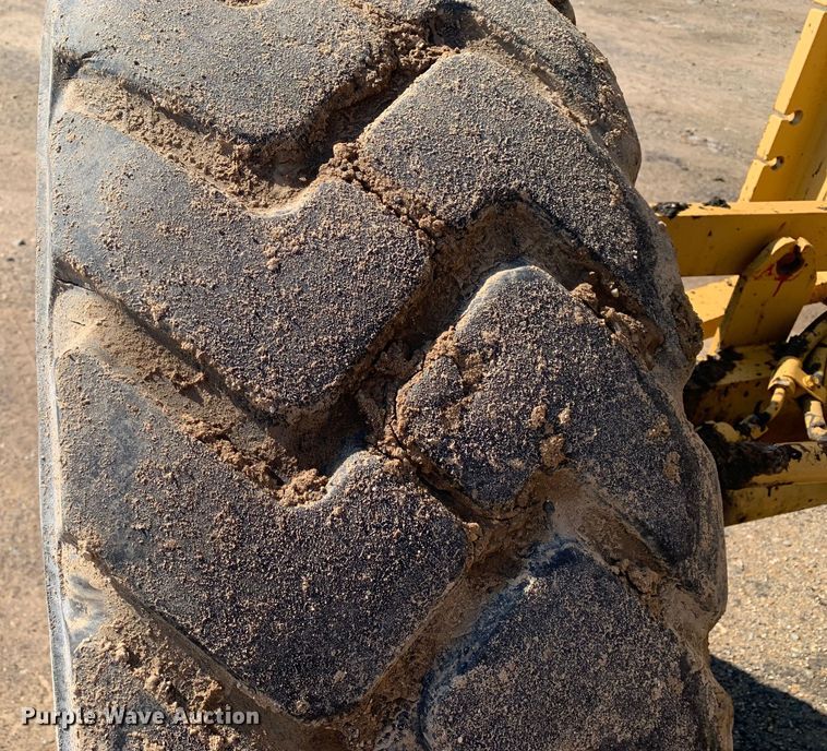 image for item DM7861 2001 Caterpillar 140H  motor grader