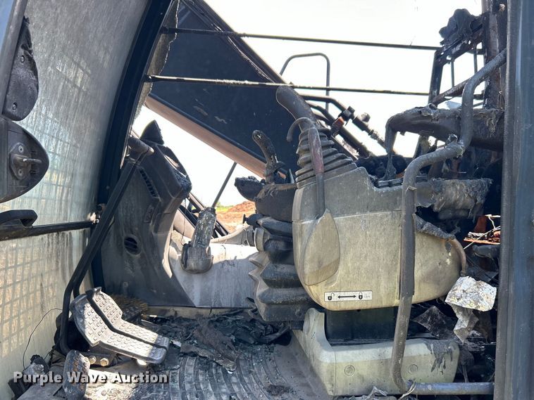 image for item DO6467 2012 John Deere 210G LC excavator