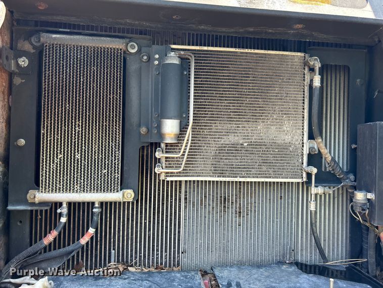 image for item DO6467 2012 John Deere 210G LC excavator