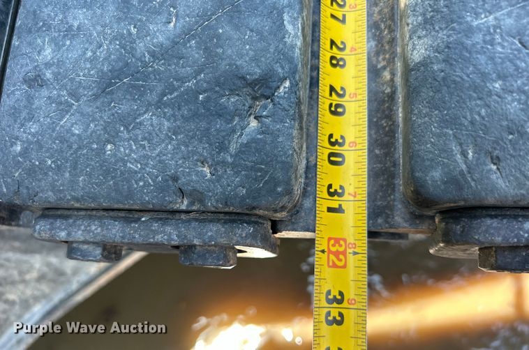 image for item DO6467 2012 John Deere 210G LC excavator