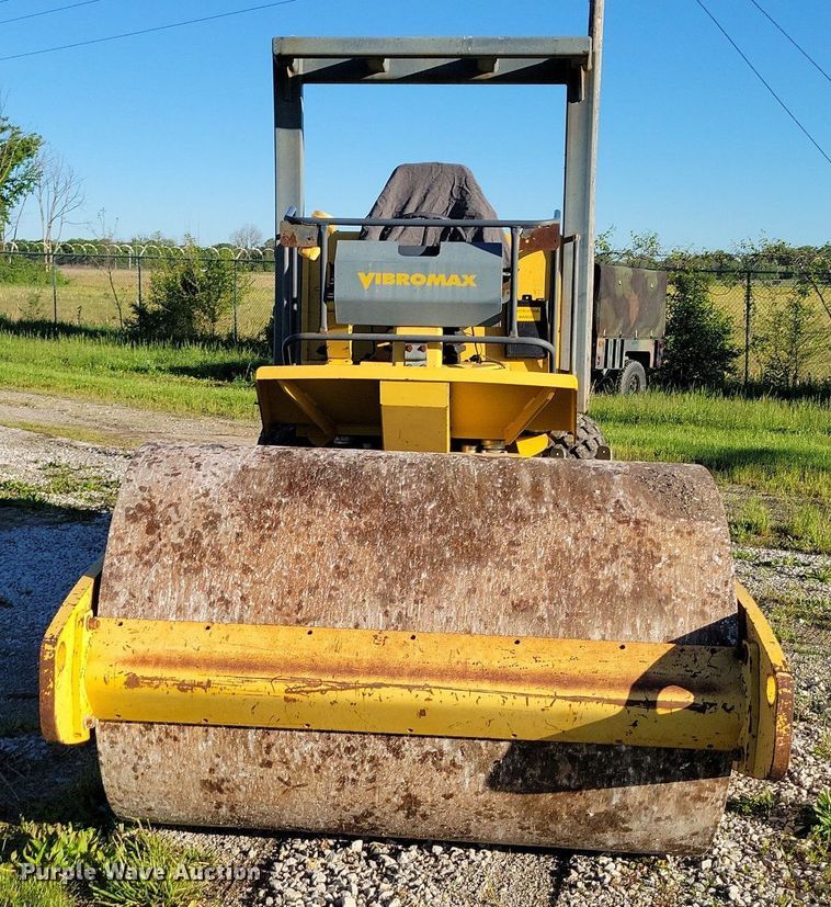 image for item DP1464 Vibromax VM66D single drum vibratory roller