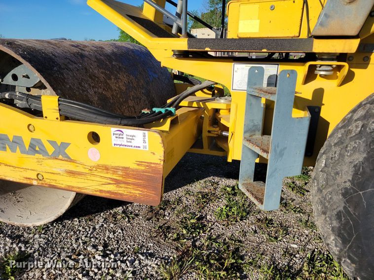 image for item DP1464 Vibromax VM66D single drum vibratory roller