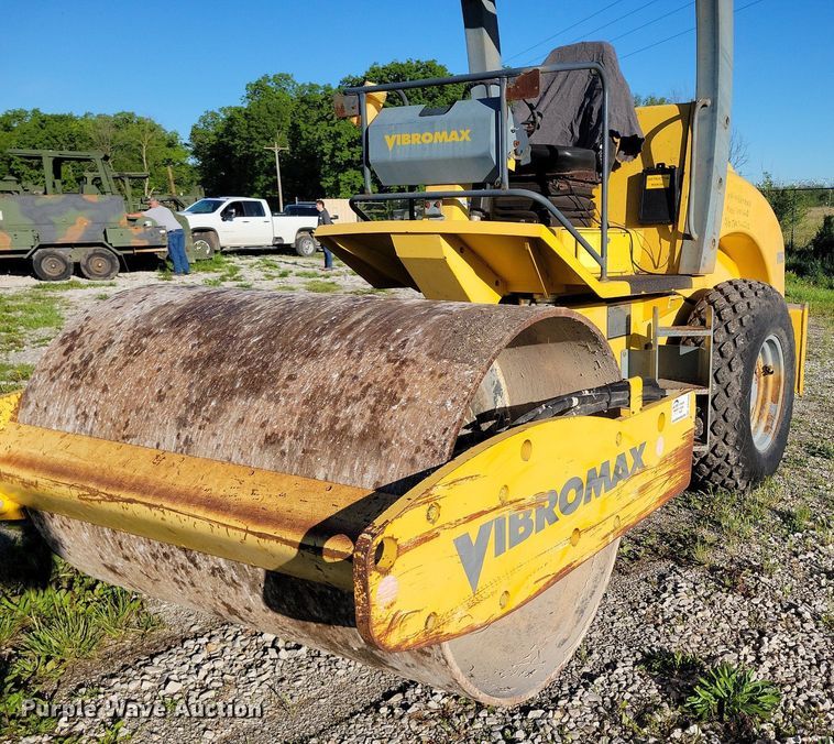 image for item DP1464 Vibromax VM66D single drum vibratory roller