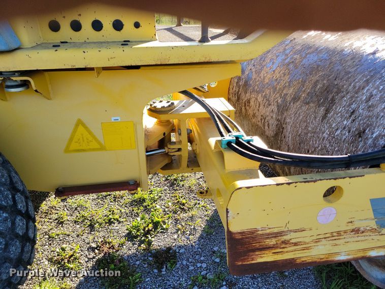 image for item DP1464 Vibromax VM66D single drum vibratory roller