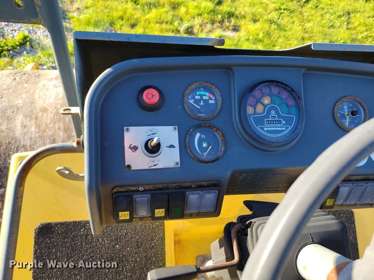 image for item DP1464 Vibromax VM66D single drum vibratory roller