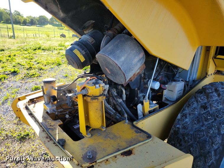 image for item DP1464 Vibromax VM66D single drum vibratory roller