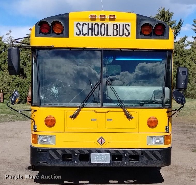 image for item DQ6100 2002 International school bus