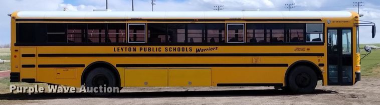 image for item DQ6100 2002 International school bus