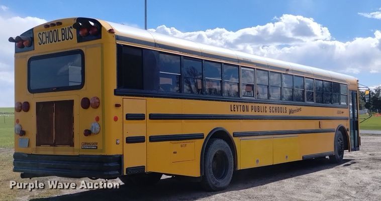 image for item DQ6100 2002 International school bus