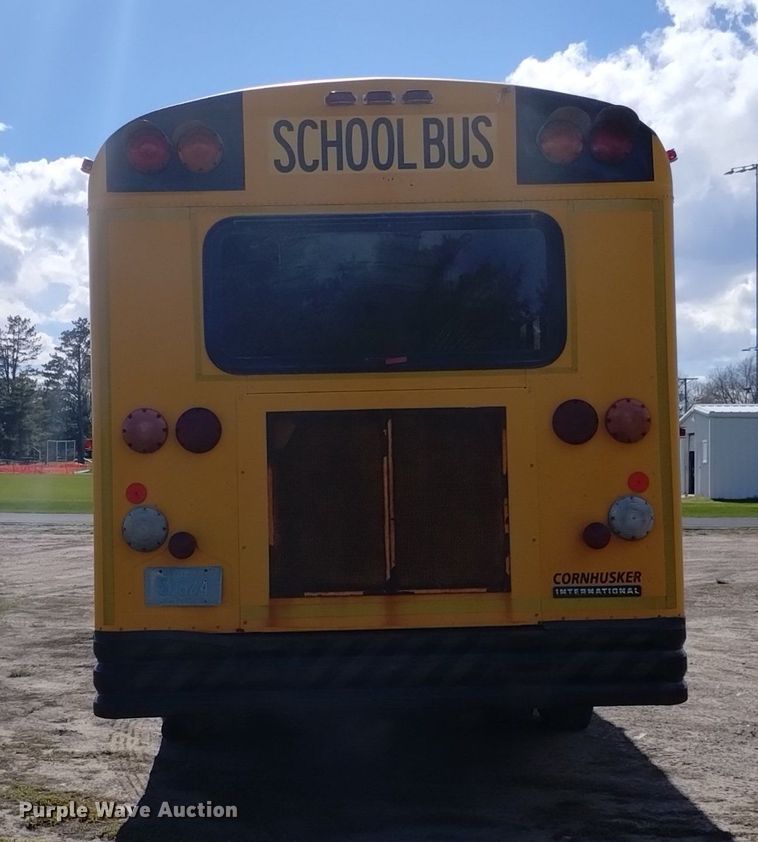 image for item DQ6100 2002 International school bus