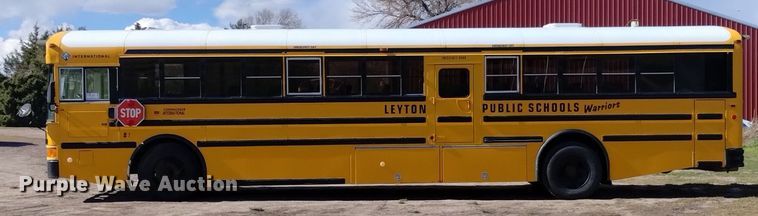 image for item DQ6100 2002 International school bus