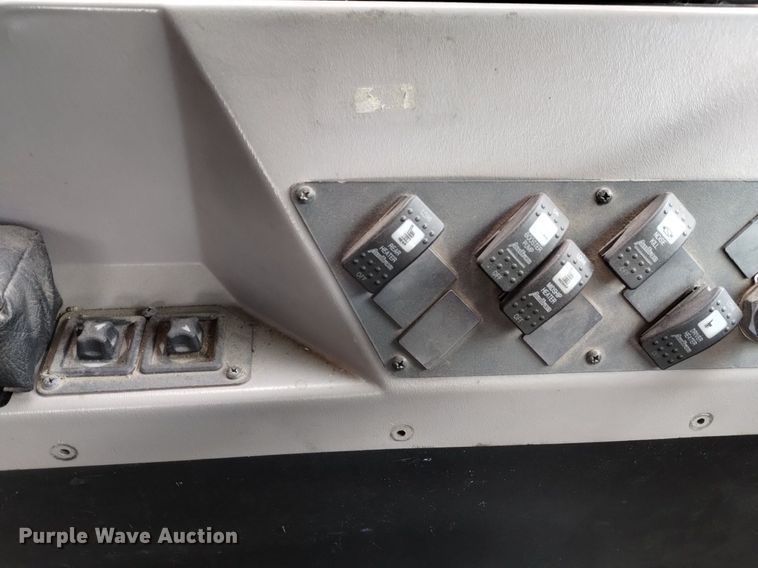 image for item DQ6100 2002 International school bus