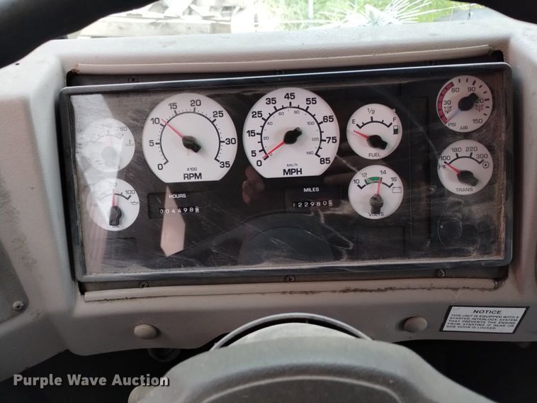 image for item DQ6100 2002 International school bus