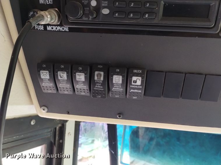 image for item DQ6100 2002 International school bus