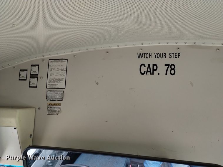 image for item DQ6100 2002 International school bus