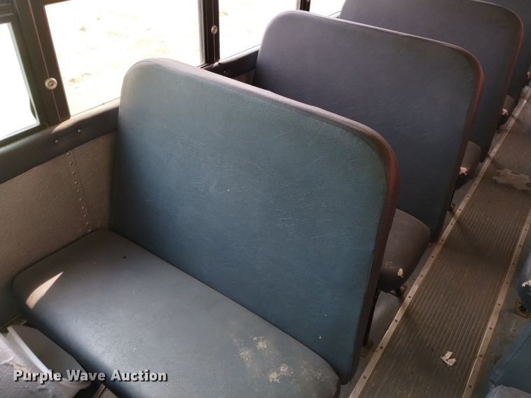 image for item DQ6100 2002 International school bus