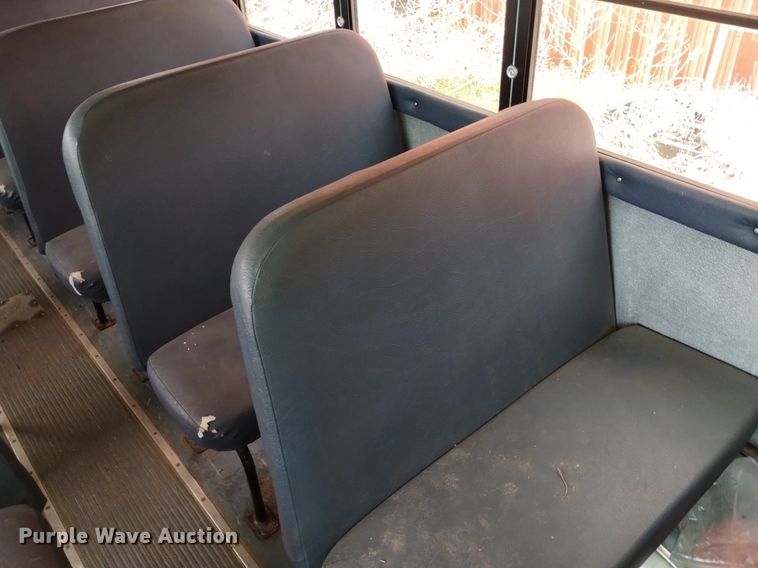 image for item DQ6100 2002 International school bus