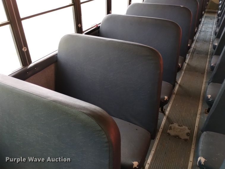 image for item DQ6100 2002 International school bus