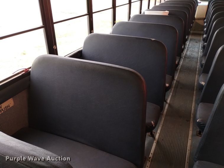 image for item DQ6100 2002 International school bus