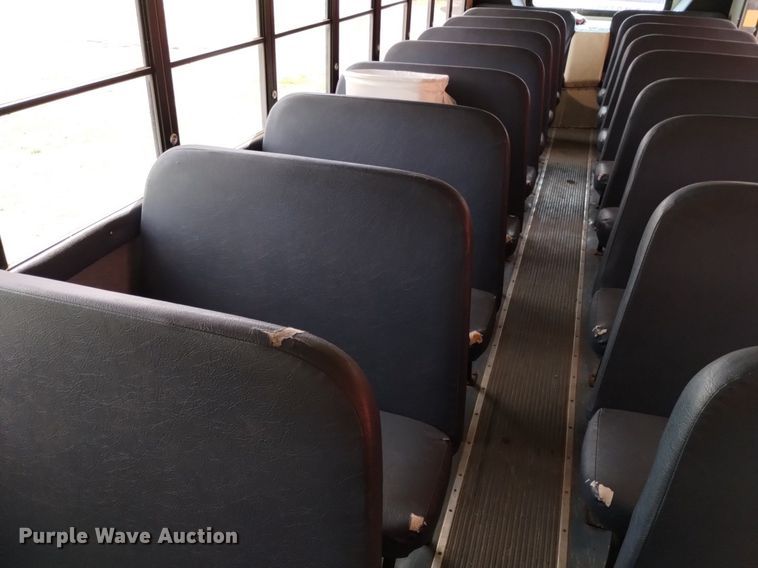 image for item DQ6100 2002 International school bus