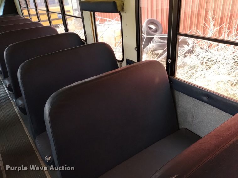 image for item DQ6100 2002 International school bus