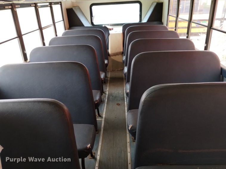 image for item DQ6100 2002 International school bus