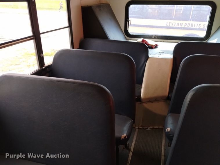 image for item DQ6100 2002 International school bus