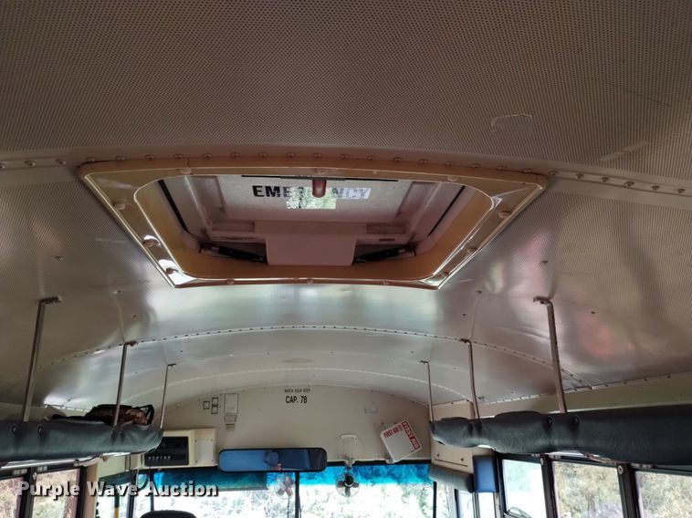 image for item DQ6100 2002 International school bus