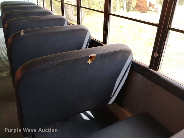 image for item DQ6100 2002 International school bus