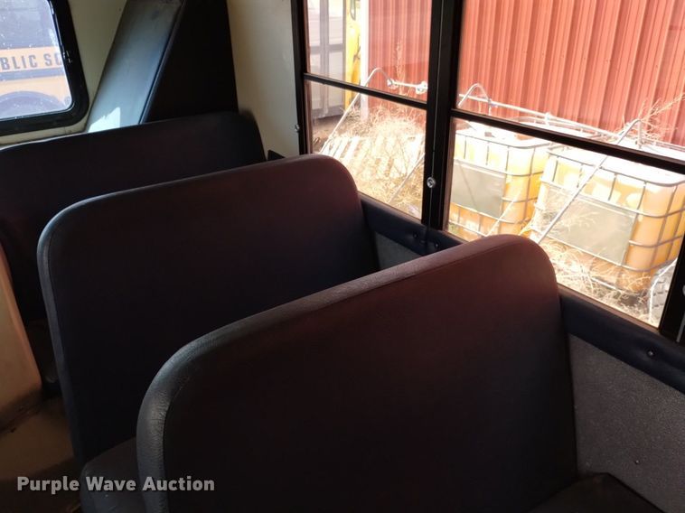 image for item DQ6100 2002 International school bus