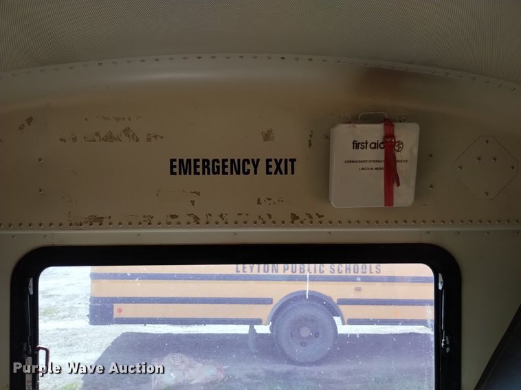 image for item DQ6100 2002 International school bus