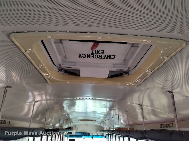 image for item DQ6100 2002 International school bus