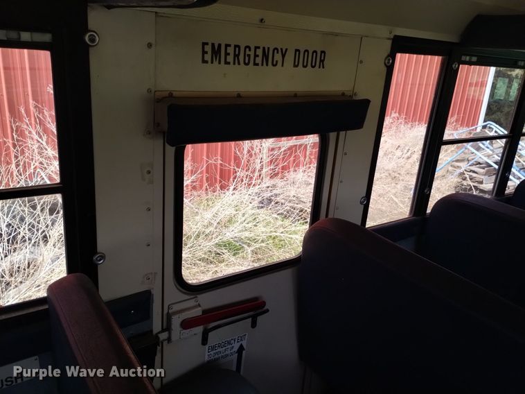 image for item DQ6100 2002 International school bus