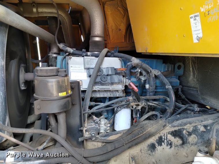 image for item DQ6100 2002 International school bus