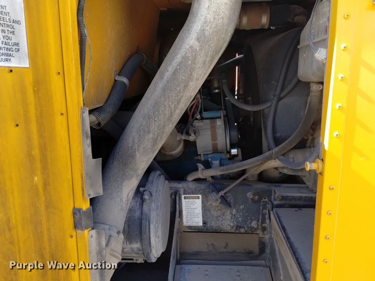 image for item DQ6100 2002 International school bus