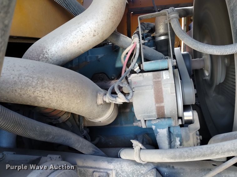 image for item DQ6100 2002 International school bus