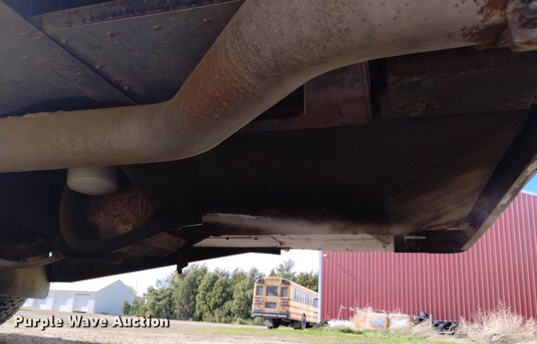 image for item DQ6100 2002 International school bus