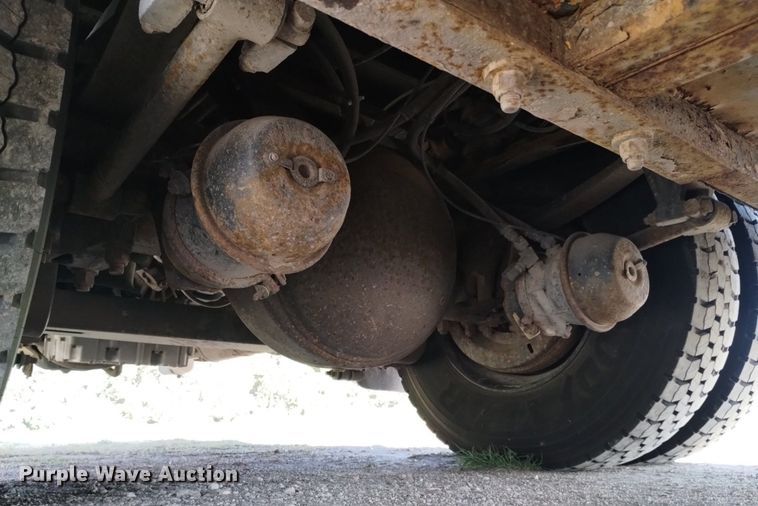 image for item DQ6100 2002 International school bus