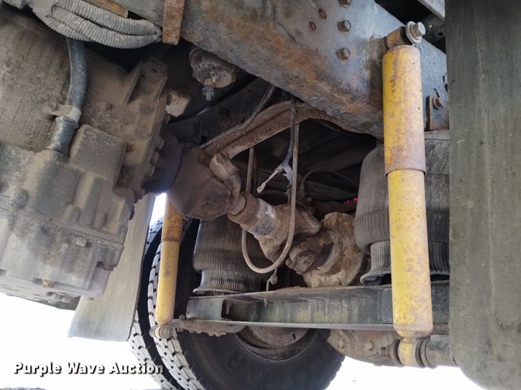 image for item DQ6100 2002 International school bus