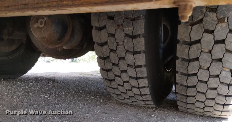 image for item DQ6100 2002 International school bus