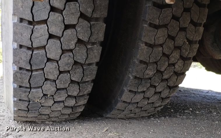 image for item DQ6100 2002 International school bus